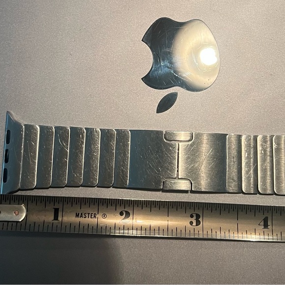 Apple Watch with stainless steel bracelet band/44 mm series 4 ready to pair - Picture 15 of 16